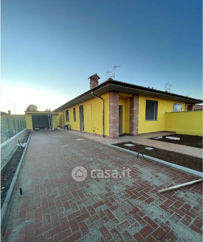Casa Bi/Trifamiliare in Vendita in Via Grazia Deledda a Ceranova