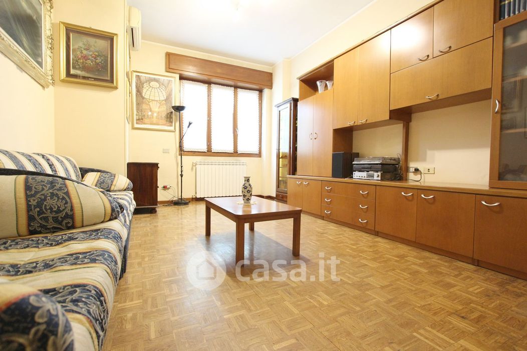 Appartamento in Vendita in Via Dora Riparia 16 a Milano