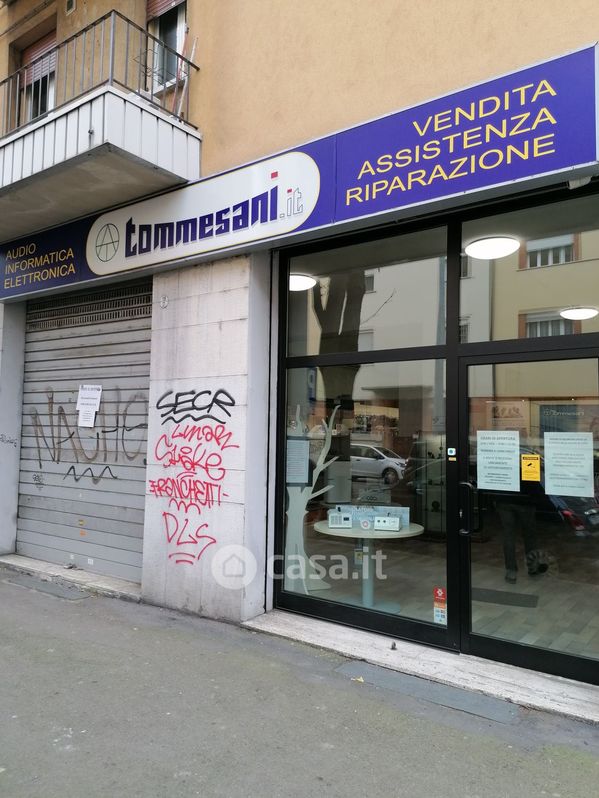 Negozio/Locale commerciale in Vendita in Via Camillo Casarini 18 a Bologna
