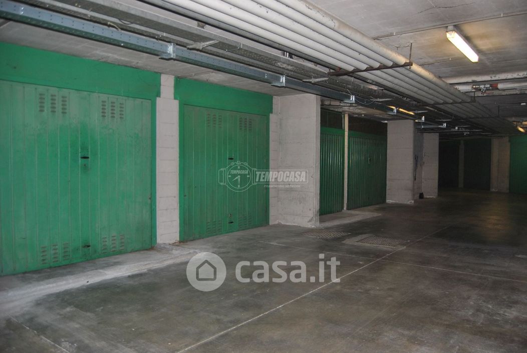 Garage/Posto auto in Vendita in Viale dei Platani a Arese