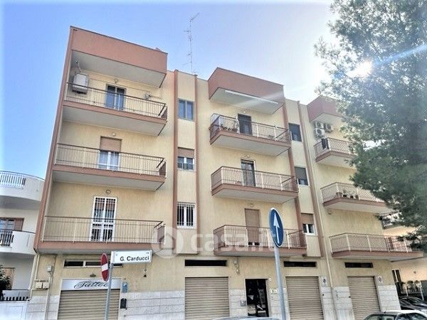 Appartamento in Vendita in Via Giosuè Carducci a Modugno