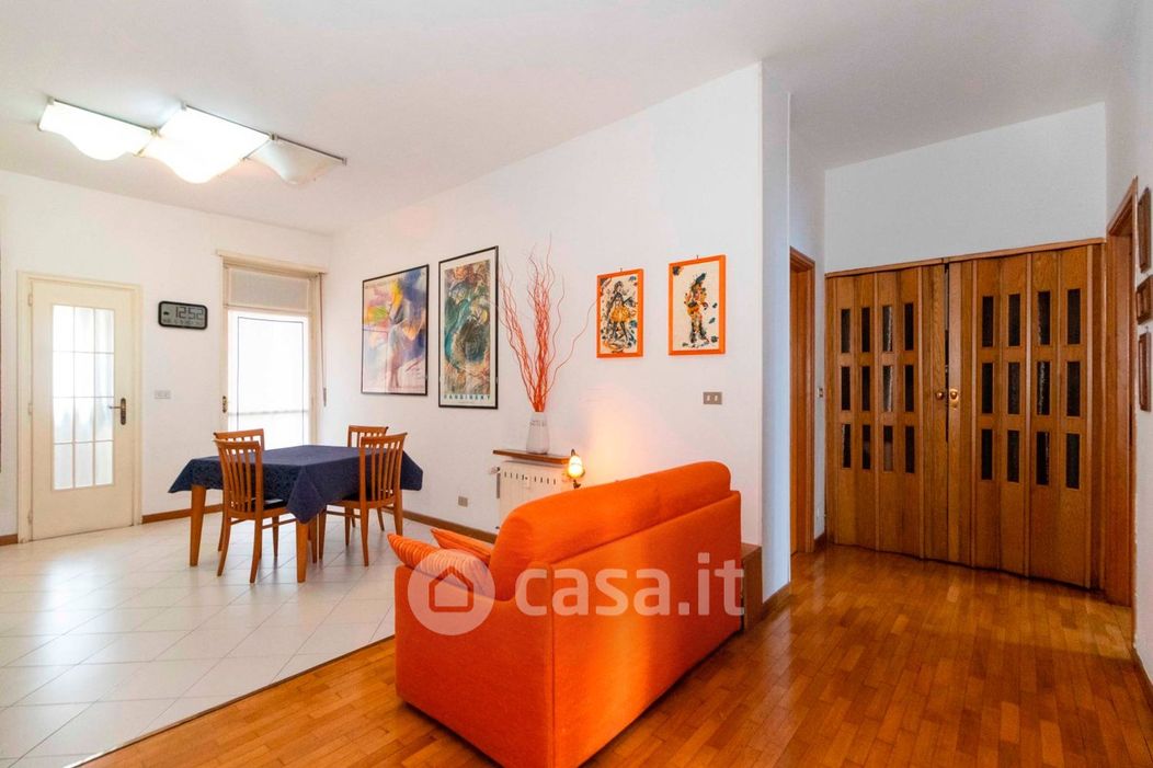 Appartamento in Vendita in Via Cardinal Massaia 128 a Torino