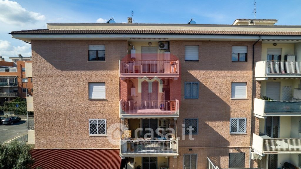 Appartamento in Vendita in Via Guardiagrele a Roma
