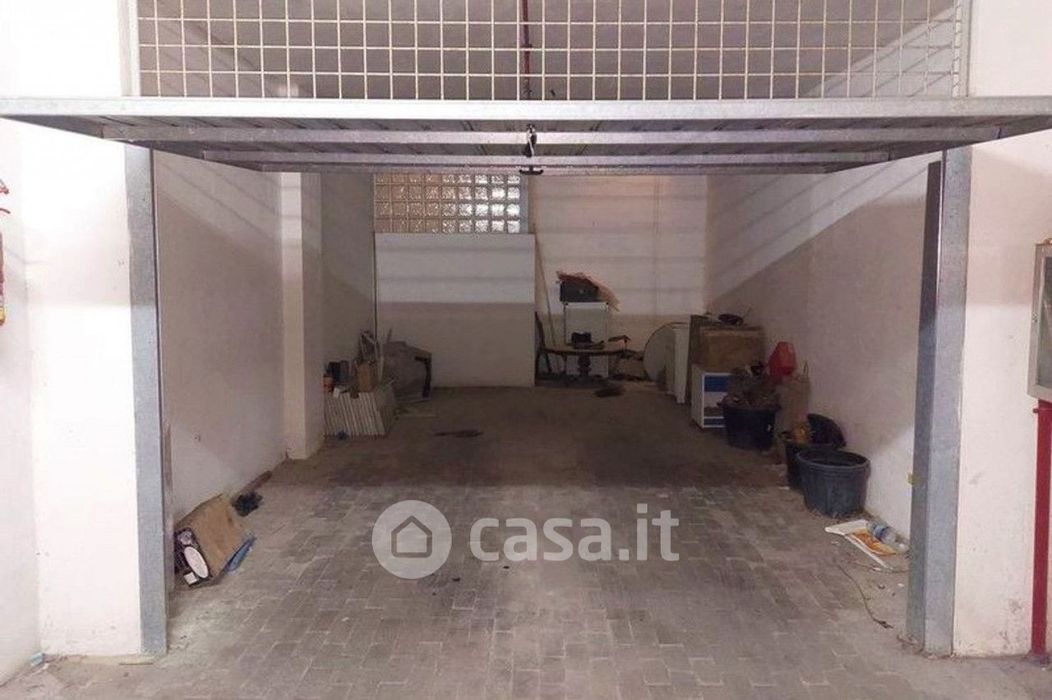 Garage/Posto auto in Vendita in Via Regalbuto a Enna