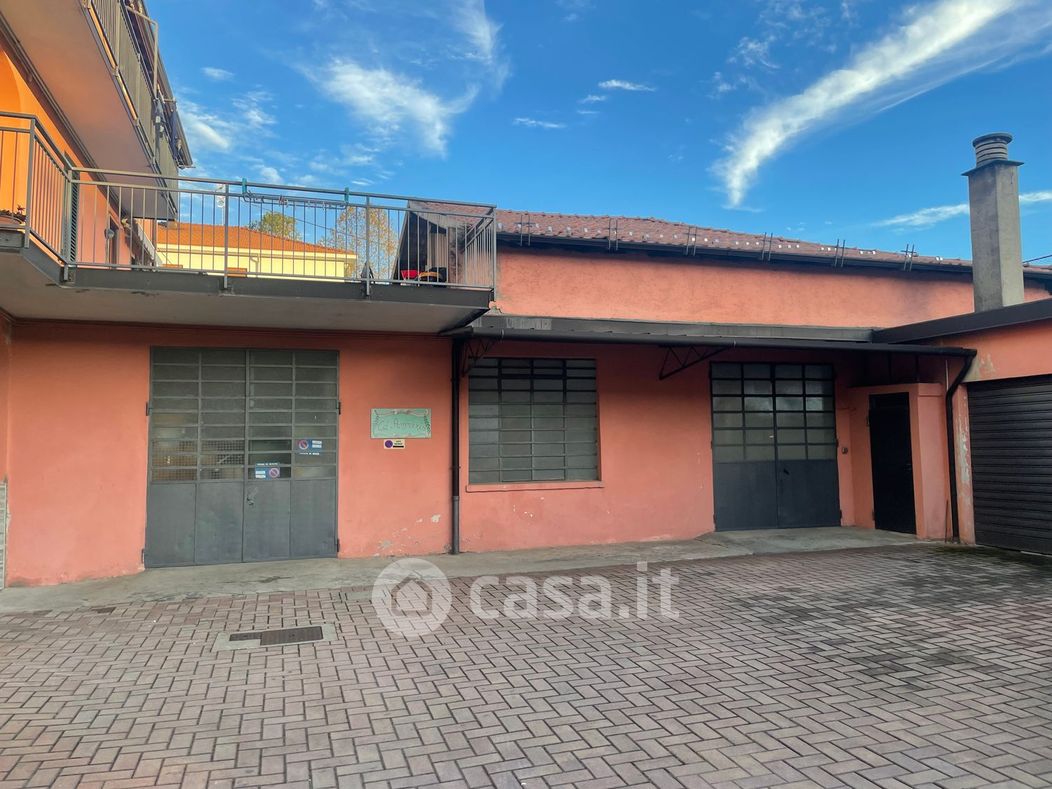 Negozio/Locale commerciale in Vendita in Via San Gerardo, 32 a Olgiate Comasco