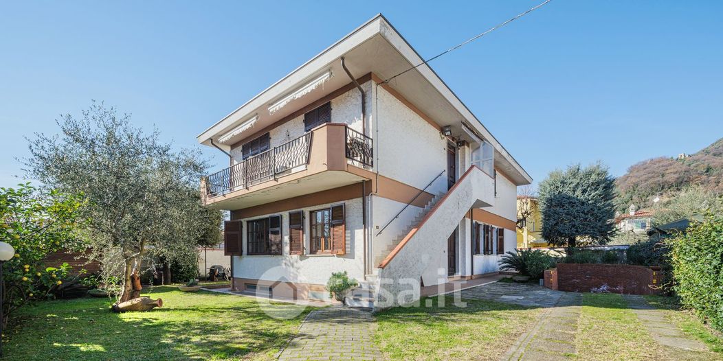 Casa Bi/Trifamiliare in Vendita in Via Perticata a Carrara