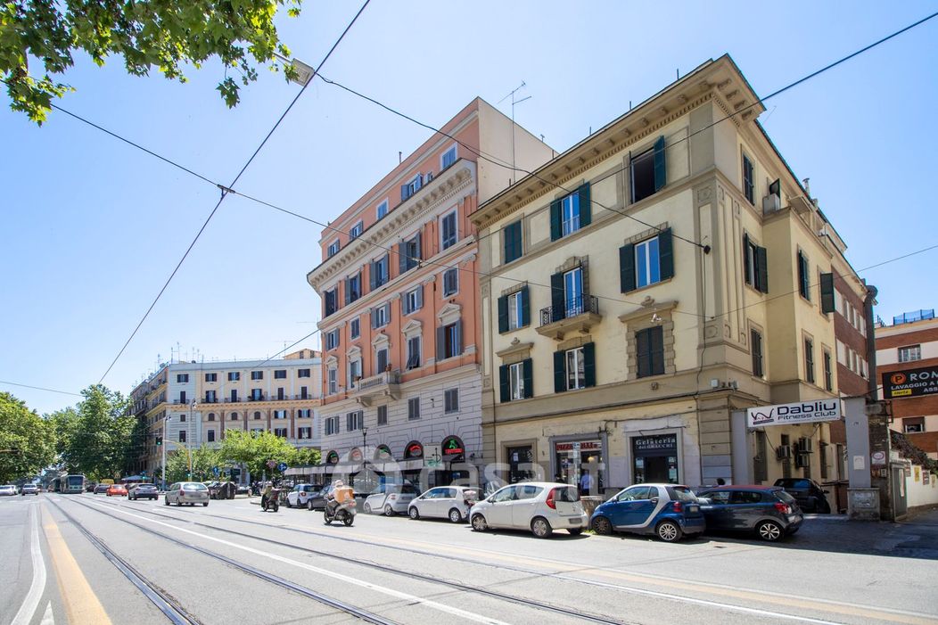 Appartamento in Affitto in Piazza Regina Margherita a Roma