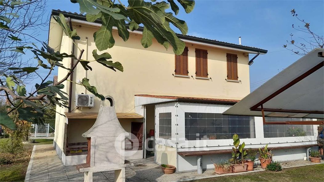 Villa in Vendita in Via Fossa Monda Nord a Modena