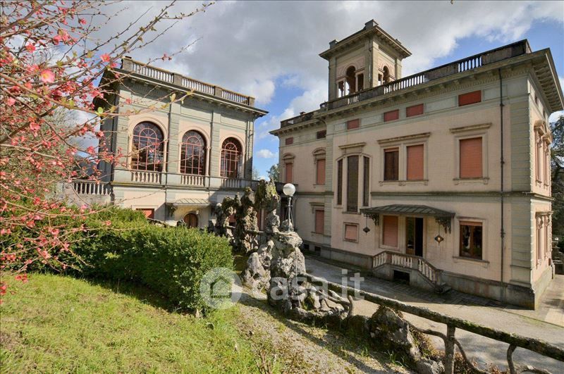 Villa in Vendita in Via della Chiesa di Saltocchio a Lucca