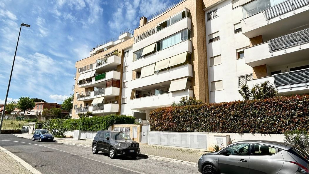 Appartamento in Vendita in Via Filippo Cremonesi a Roma