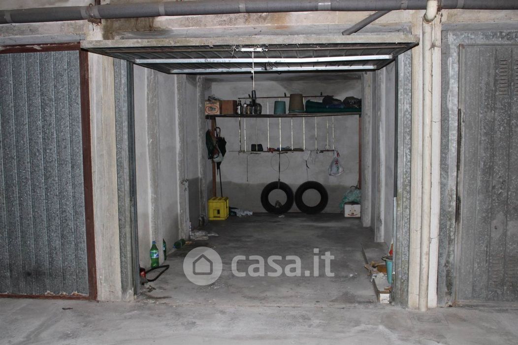 Garage/Posto auto in Vendita in Via Giuseppe Chicco 17 a Vercelli