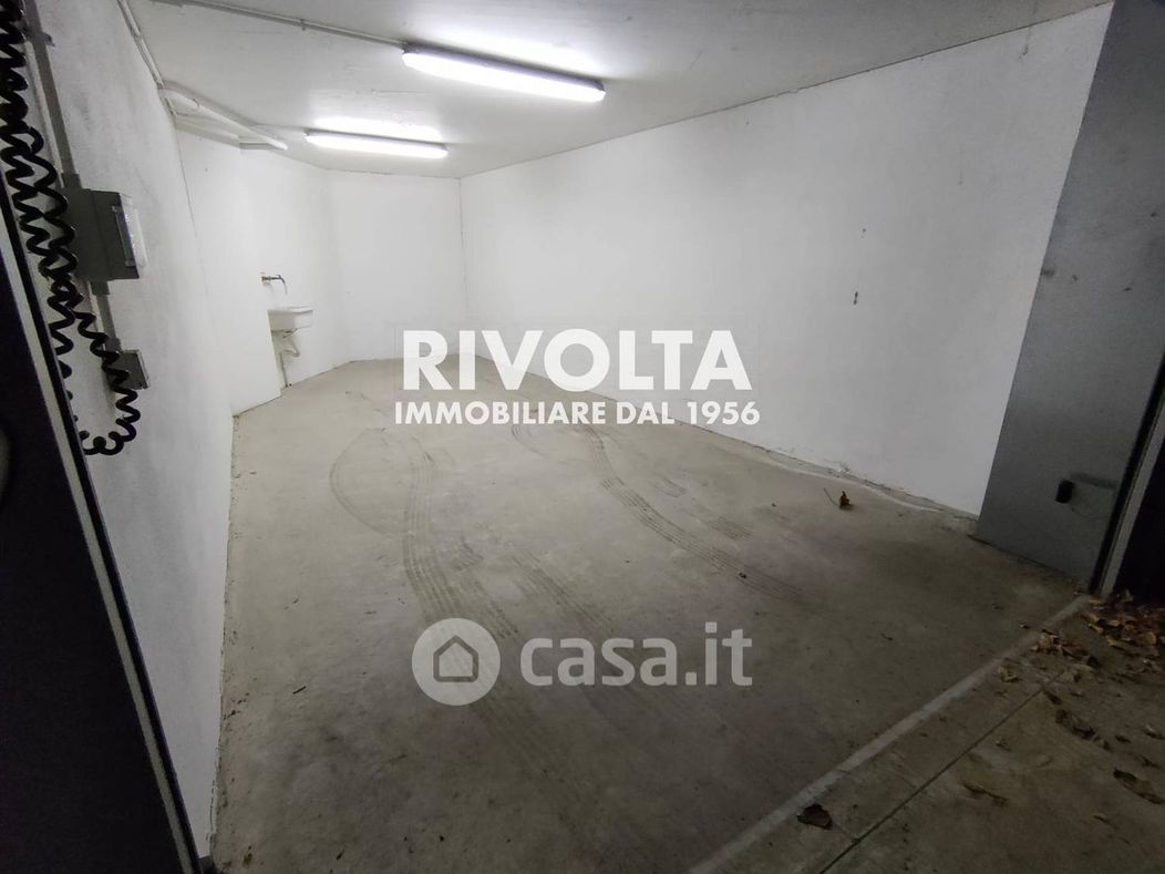 Garage/Posto auto in Vendita in Via Fiera di Primiero a Roma