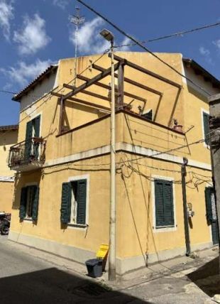Casa indipendente in Vendita in Via Marina 123 a Messina