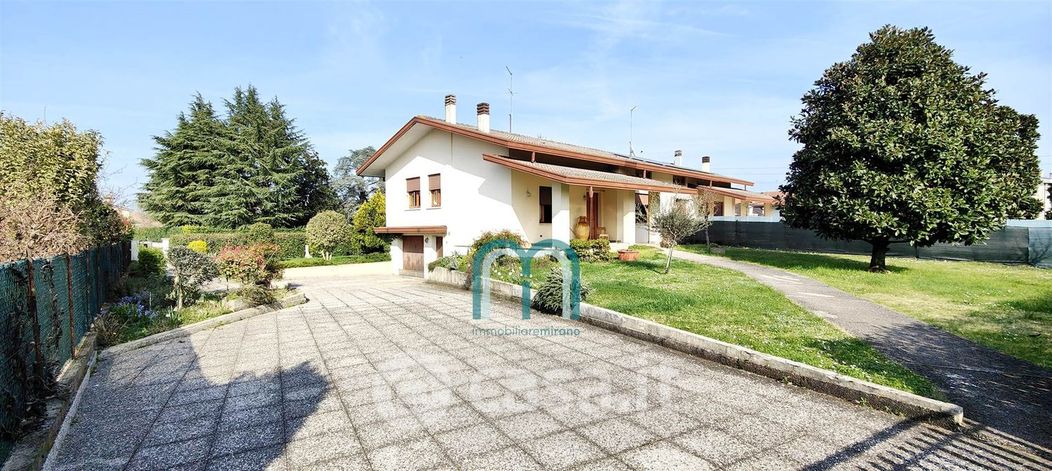 Casa Bi/Trifamiliare in Vendita in Via Piemonte a Salzano