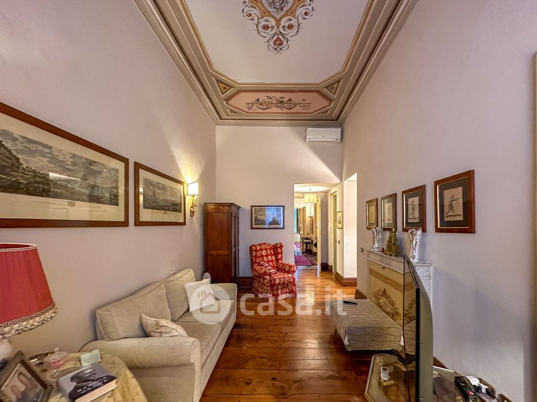 Appartamento in Vendita in Piazza San Pietro Somaldi 1 a Lucca