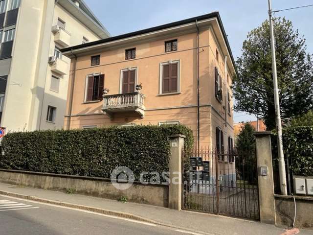 Casa indipendente in Vendita in Via Nino Bixio a Varese