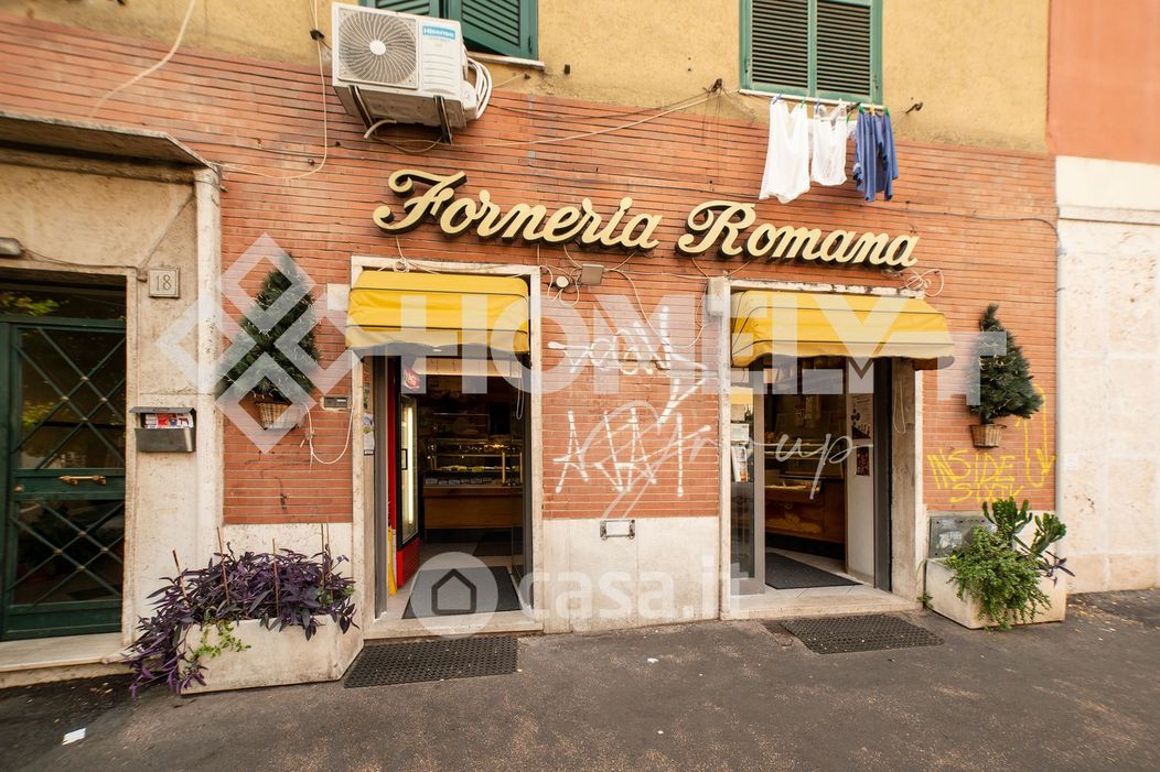 Negozio/Locale commerciale in Vendita in Via Rocca Priora 16 a Roma