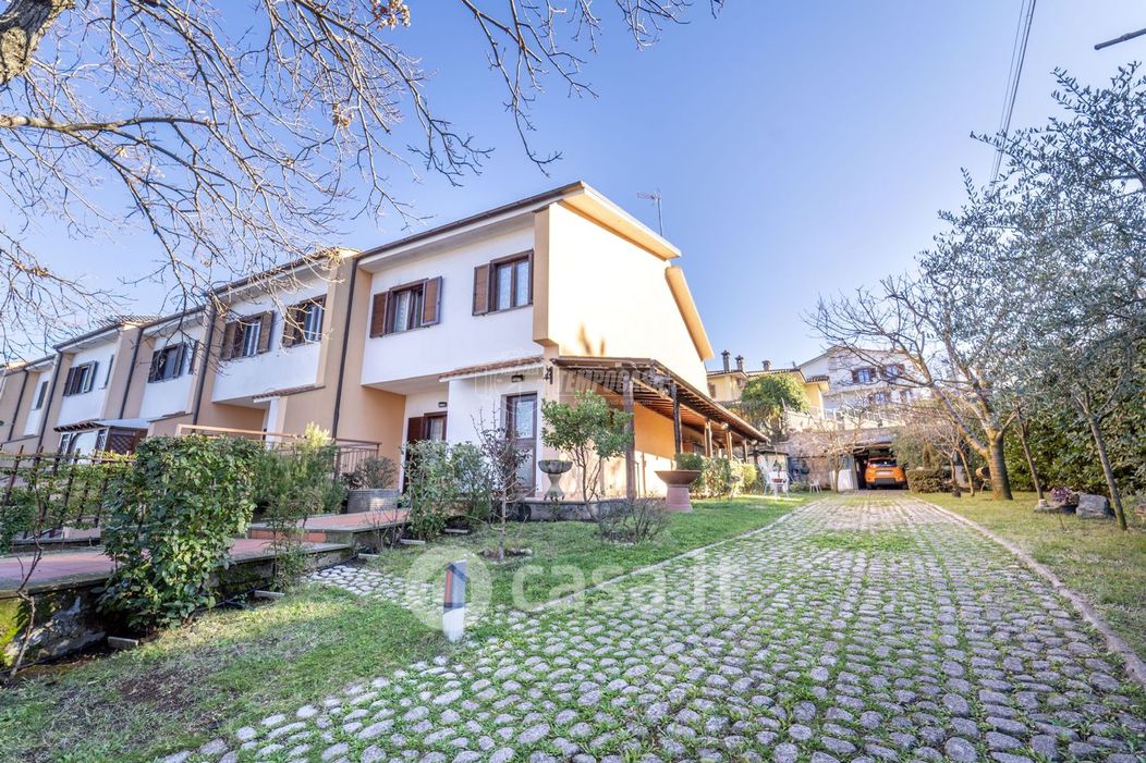 Villa in Vendita in Via del Colle 40 a Viterbo