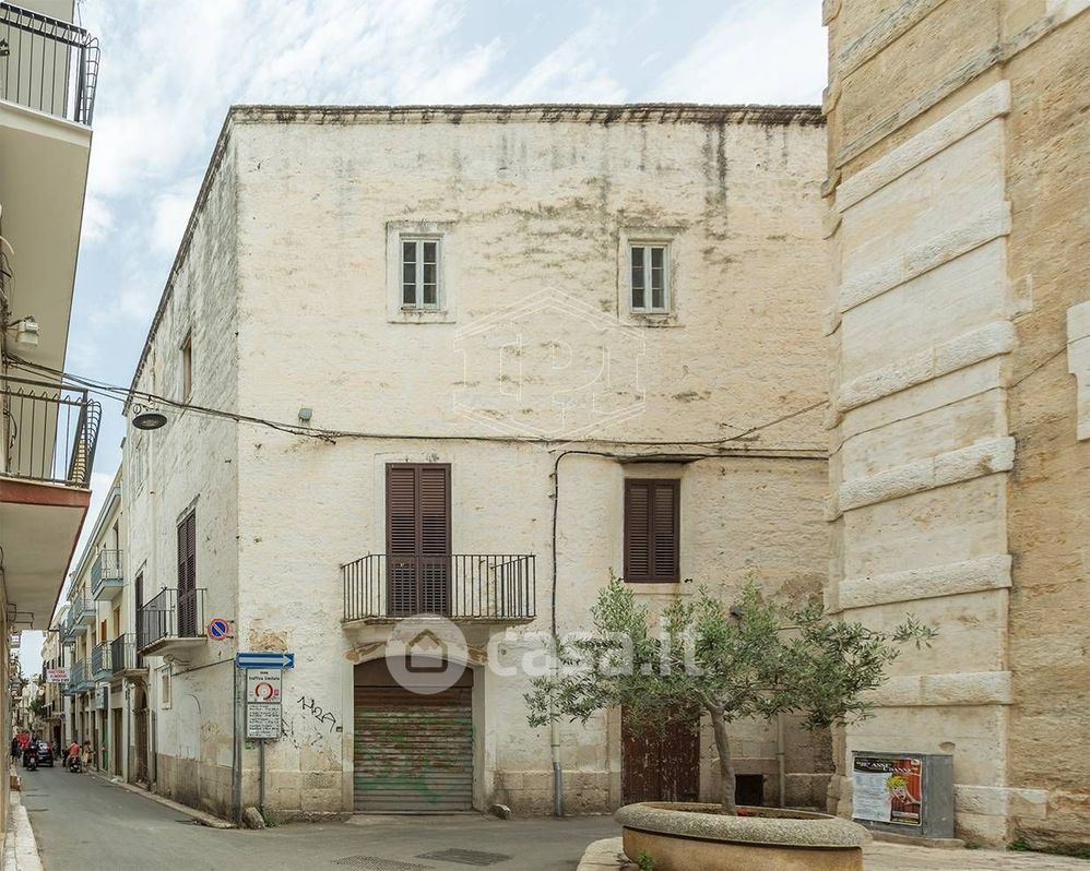 Casa indipendente in Vendita in Via Cesare Battisti 76 a Mola di Bari