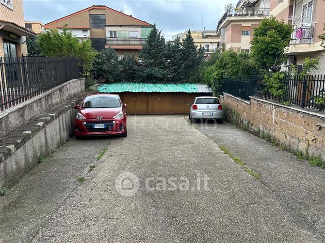 Garage/Posto auto in Vendita in Via Vincenzo Tomassini a Roma
