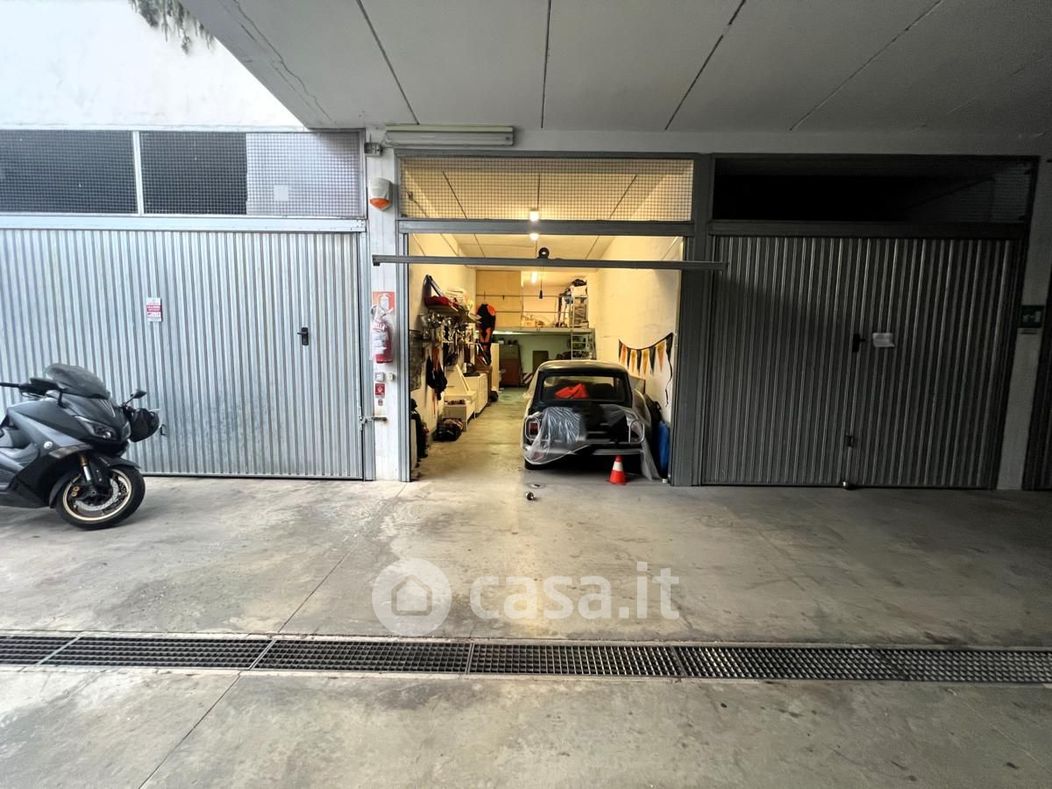 Garage/Posto auto in Vendita in Viale di Castel Porziano a Roma