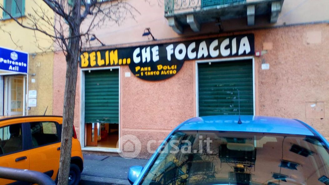 Negozio/Locale commerciale in Vendita in Via Bolzaneto a Genova