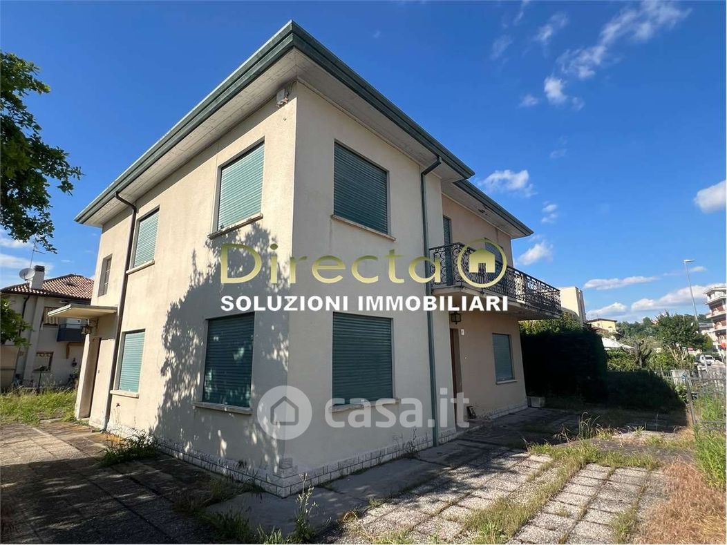 Casa indipendente in Vendita in Via Immacolata di Lourdes a Conegliano