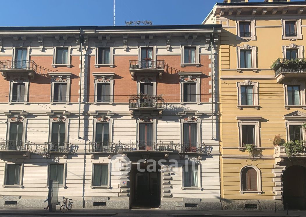 Appartamento in Vendita in Via Giosuè Carducci a Milano