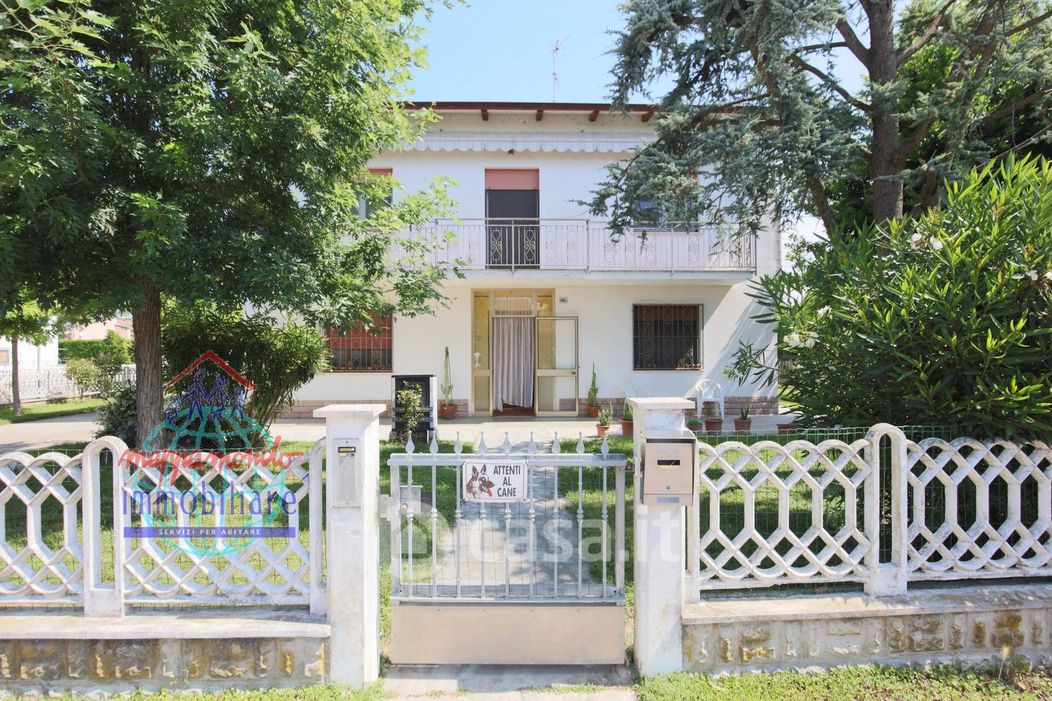 Villa in Vendita in Via Provinciale Centese 106 a Bondeno