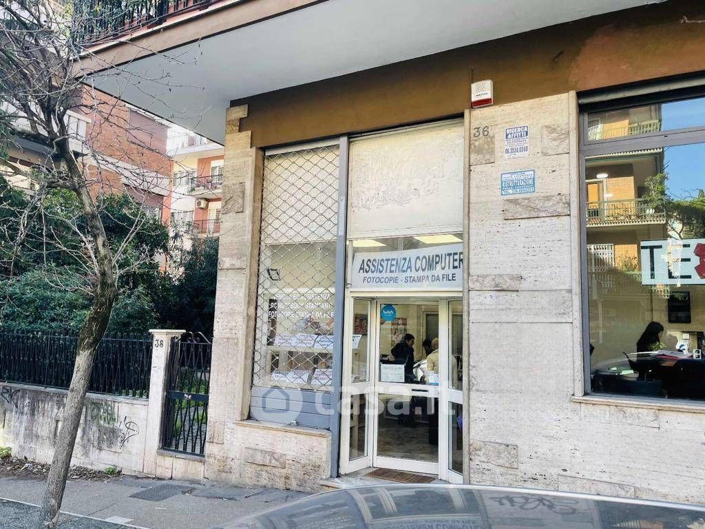 Negozio/Locale commerciale in Vendita in Via Pasquale Baffi 36 a Roma