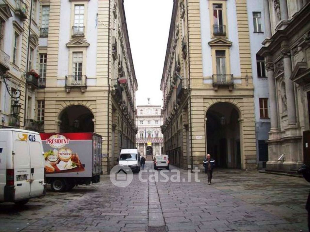Garage/Posto auto in Vendita in Via Palazzo di Città a Torino