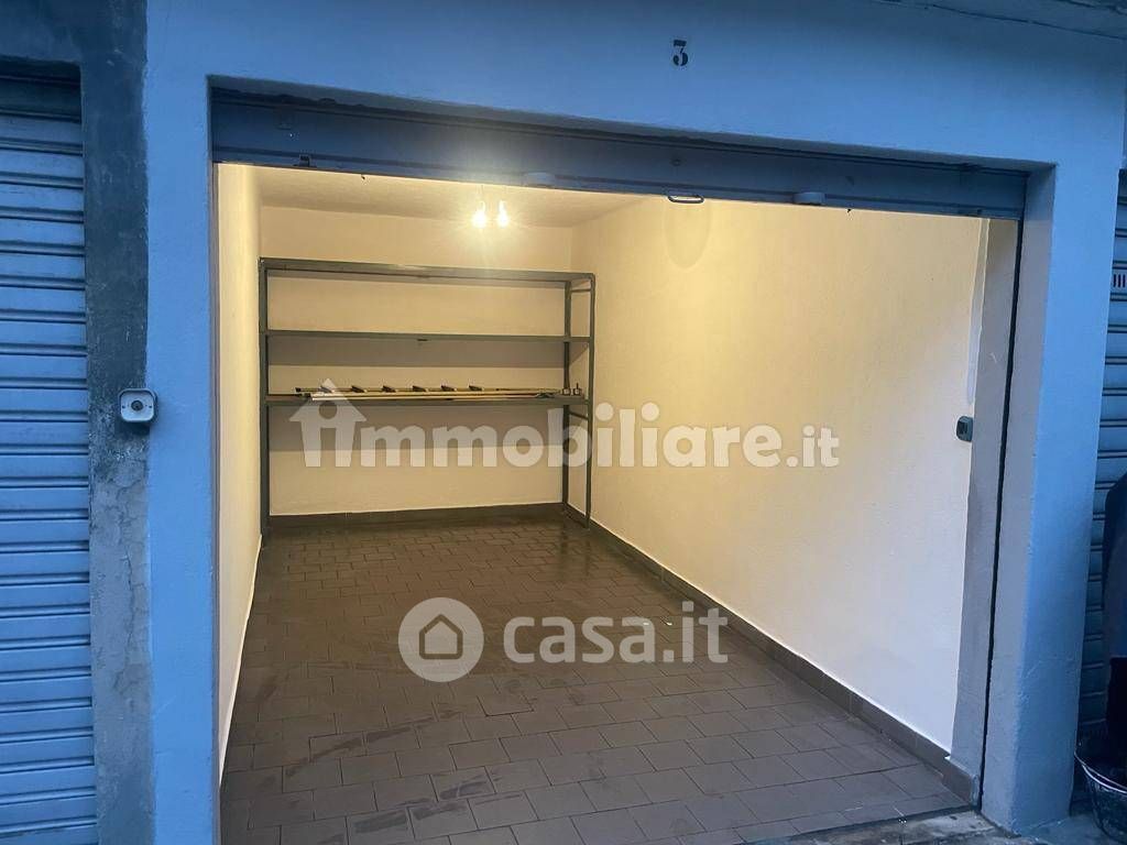Garage/Posto auto in Vendita in Via Carlo Valvassori Peroni 41 a Milano