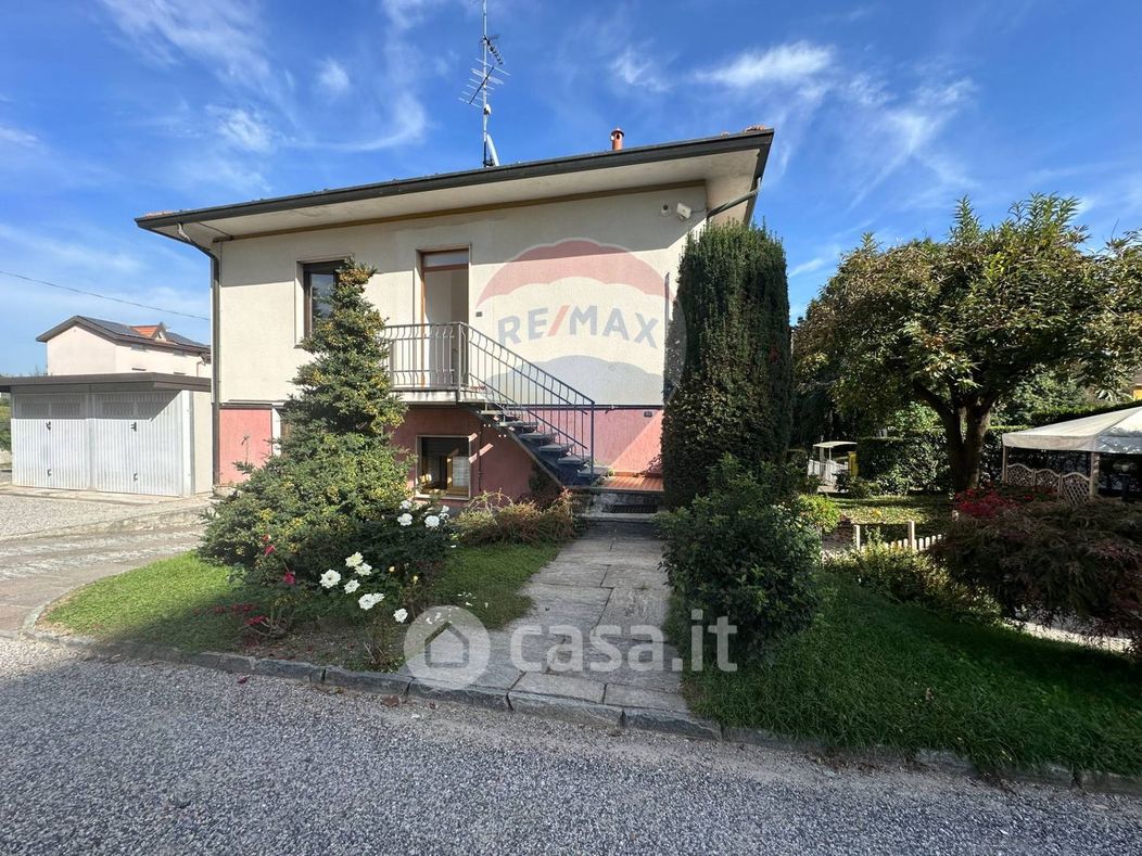 Appartamento in Vendita in Via Giuseppe Parini 15 a Varese