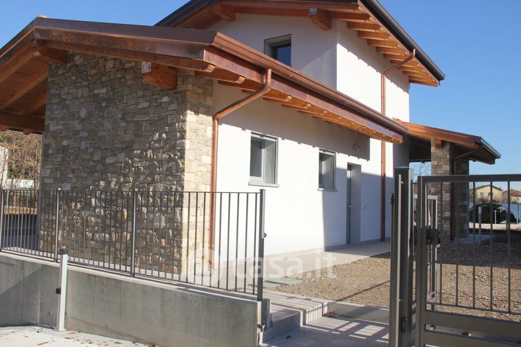 Villa in Vendita in Via Tito Speri a Provaglio d'Iseo