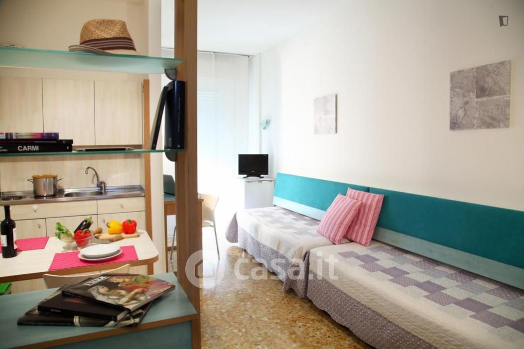 Appartamento in Affitto in Via Giuseppe Giusti a Milano