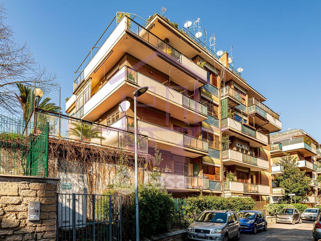 Appartamento in Vendita in Via Leonessa a Roma