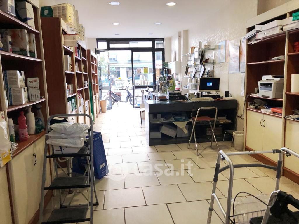 Negozio/Locale commerciale in Vendita in Via Brigata Regina 13 c a Bari