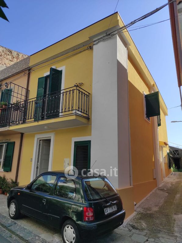 Casa indipendente in Vendita in Via IV Novembre Castanea delle Furie a Messina