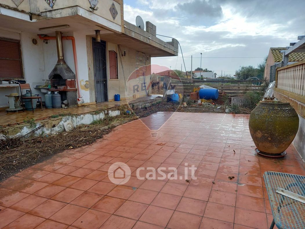 Casa Bi/Trifamiliare in Vendita in Via Santa Rosalia 28 a Ragusa