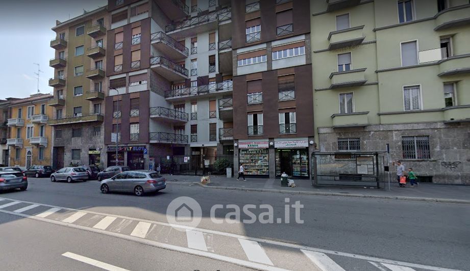 Negozio/Locale commerciale in Vendita in Viale Giovanni da Cermenate 24 a Milano