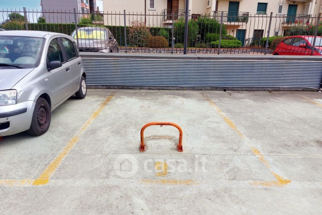 Garage/Posto auto in Vendita in Via Giardino a Quiliano