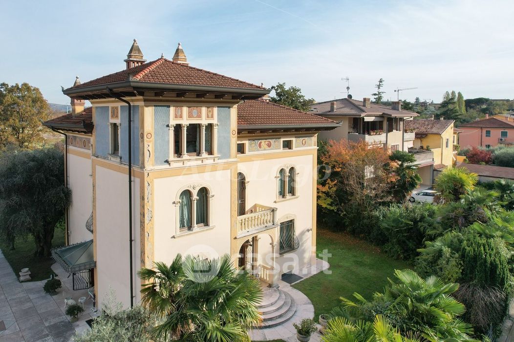 Villa in Vendita in Via Pozzo dell'Amore a Cavaion Veronese