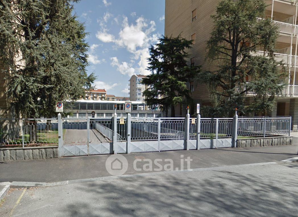 Garage/Posto auto in Vendita in Via Cesare Pavese 9 a Torino