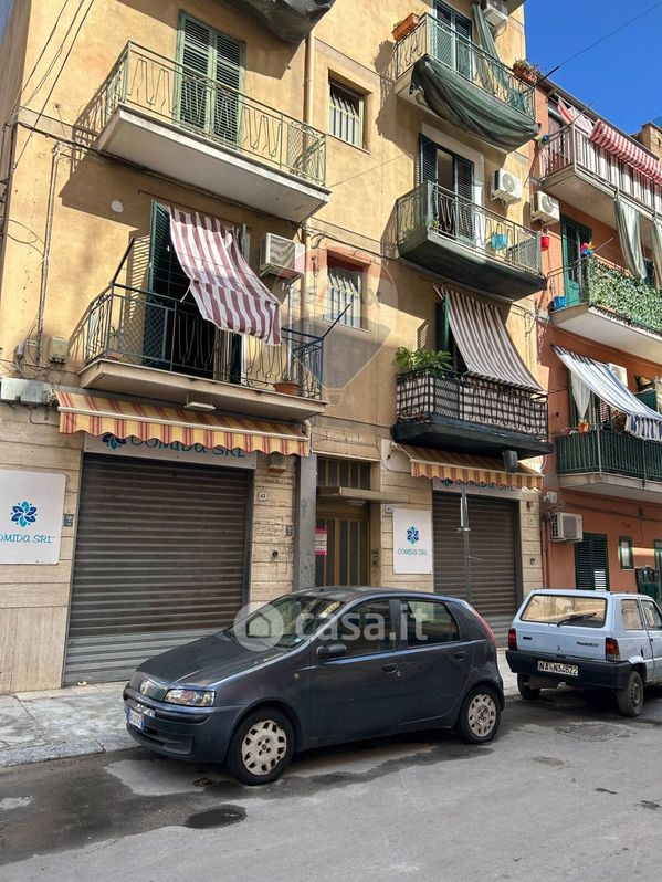 Negozio/Locale commerciale in Affitto in Via Tommaso Calojra 41 a Palermo