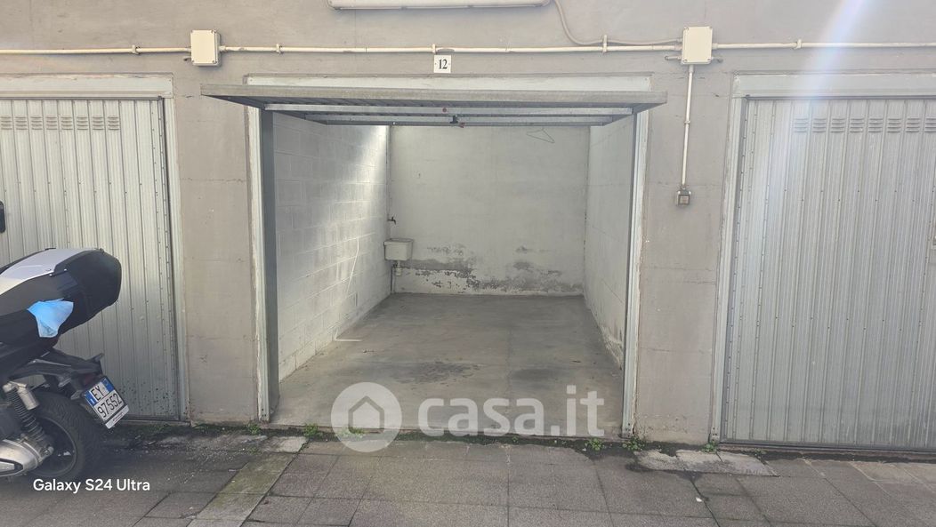 Garage/Posto auto in Affitto in Via Coni Zugna a Genova
