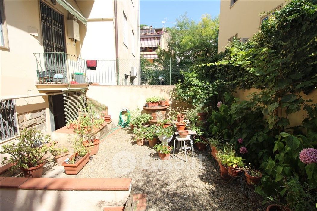 Appartamento in Vendita in Via Lorenzo Bardelli a Firenze