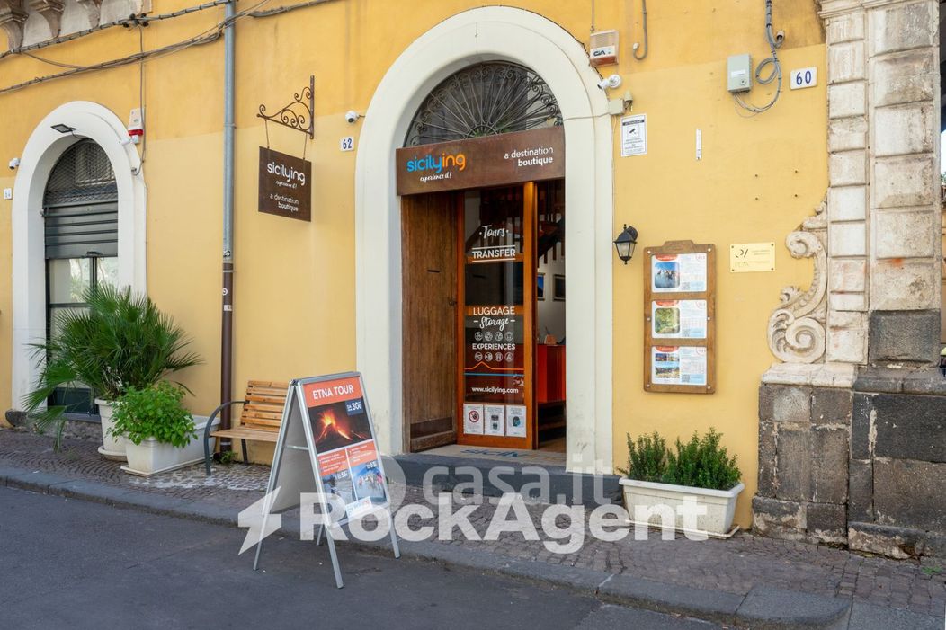 Negozio/Locale commerciale in Vendita in Via Crociferi 42 -66 a Catania