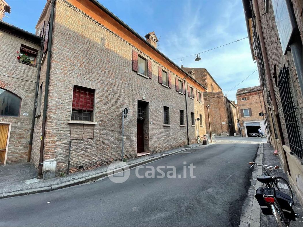 Casa Bi/Trifamiliare in Vendita in Via Giuoco del Pallone 47 a Ferrara