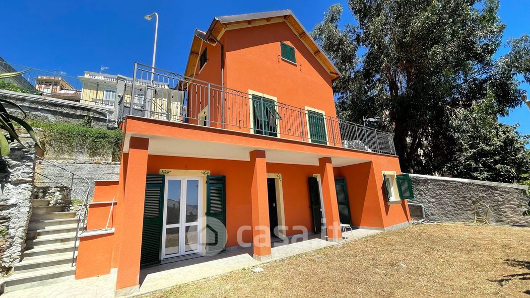 Villa in Vendita in Via Amerigo Vespucci a Genova
