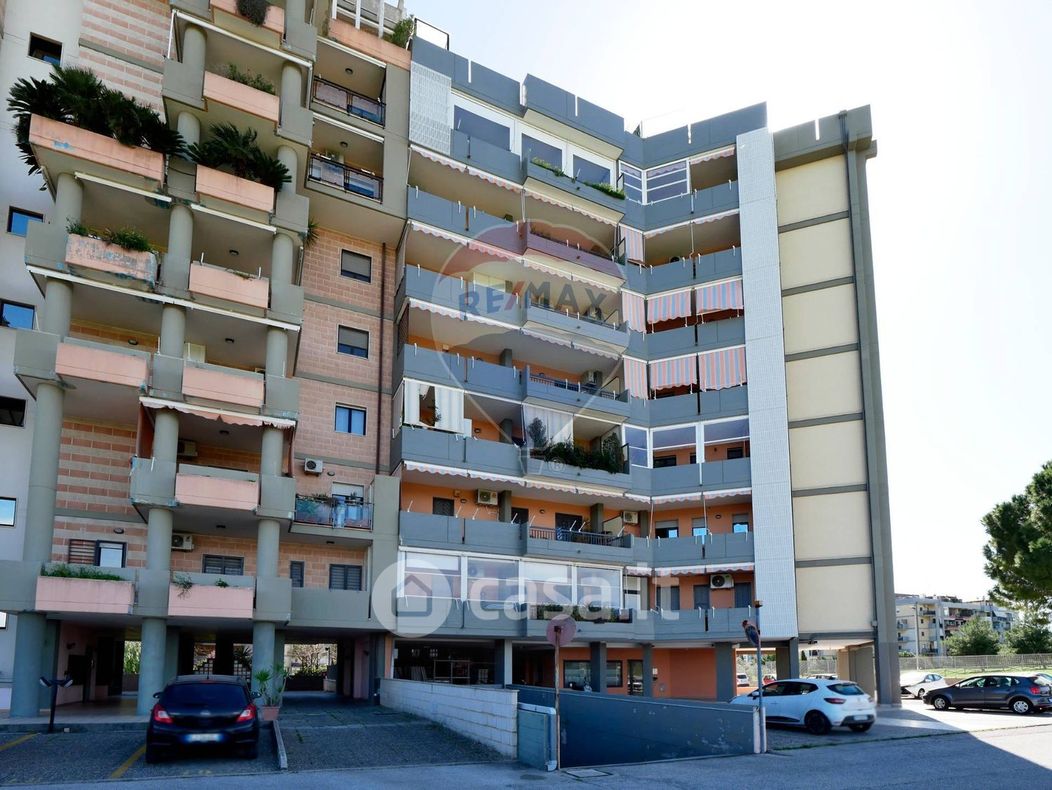 Appartamento in Vendita in Via Antonio de Curtis 10 a Bari